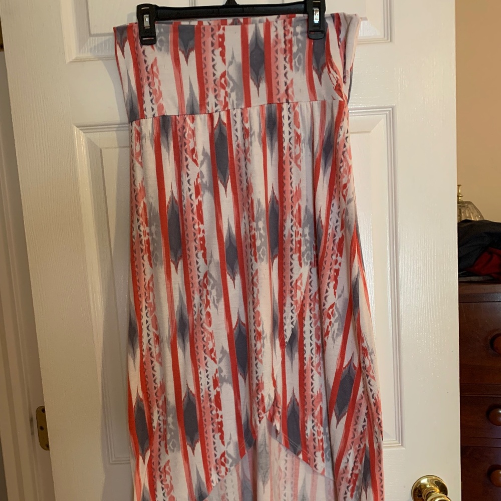 Lily Rose high waisted skirt, high-low hem, size large